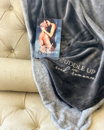 “Cuddle Up and Read Romance” Large Throw Blanket
